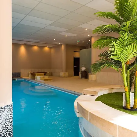 Centre-ville Avec Piscine Et Sauna A - Fr-1-296-417