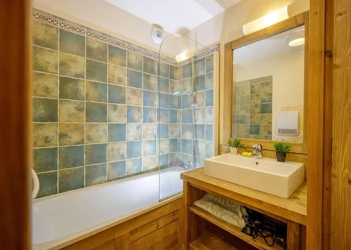 Centre-ville Avec Piscine Et Sauna A - Fr-1-296-417 생라리술랑